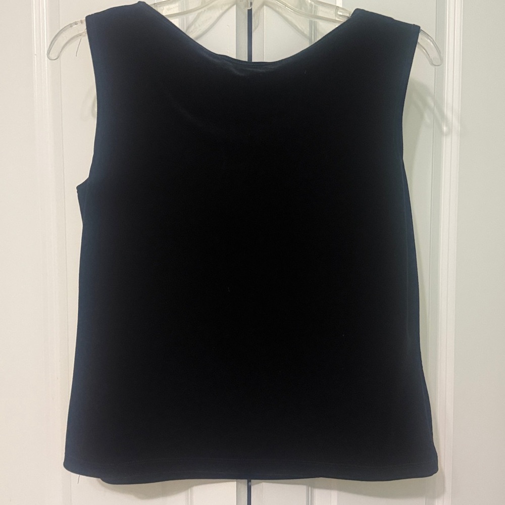 black sleeveless velvet top by AGB Byer California - Picture 7 of 8